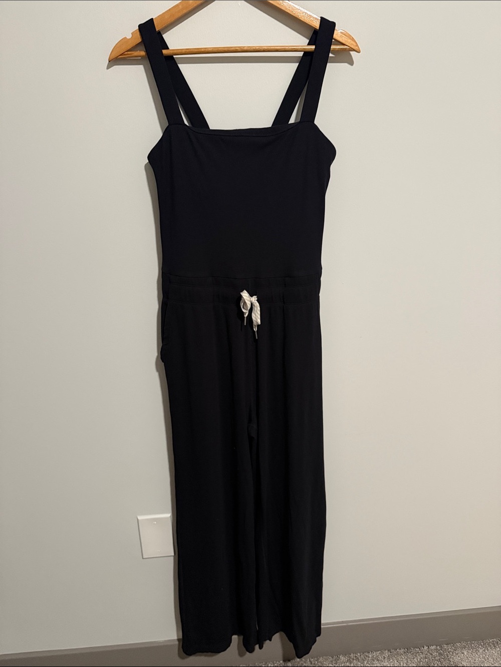 Vuori Black Wide-Leg Jumpsuit with Contrast Drawstring